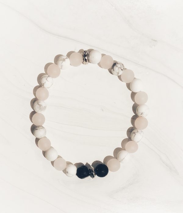 Alternating howlite and rose